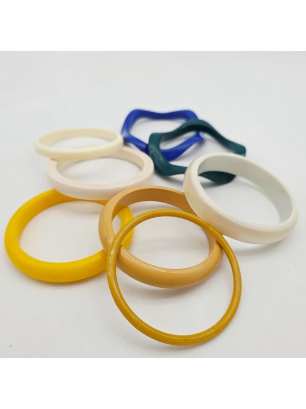 Vintage Acrylic Bangle Bracelets Set Of 8 Multicolor Chunky & Smooth Designs - Picture 2 of 5